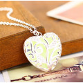 Wholesale Hollow Out Heart pendant Necklace Single Crystal Fashion Necklace